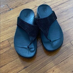 Black glitter fit flops sz 9